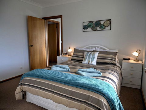 Emu Bay Holiday Homes - Internet Find 11