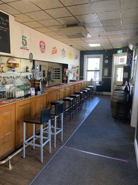 Commercial Hotel Morgan - Swimm 3