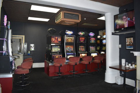 Commercial Hotel Morgan - Swimm 9