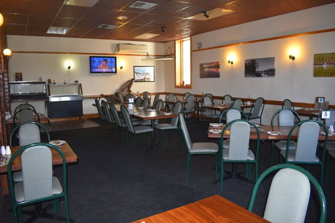 Commercial Hotel Morgan - Swimm 7