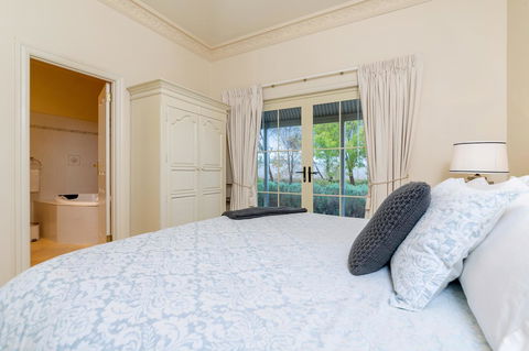 Barossa Vineyard Cottages - Renee 14