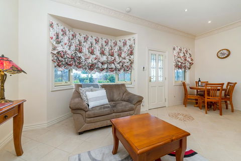 Barossa Vineyard Cottages - Renee 17
