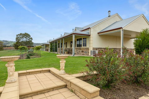 Barossa Vineyard Cottages - Renee 27