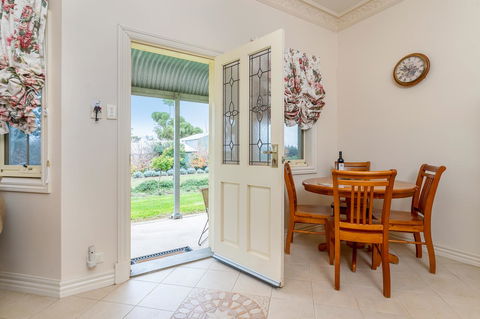 Barossa Vineyard Cottages - Renee 19