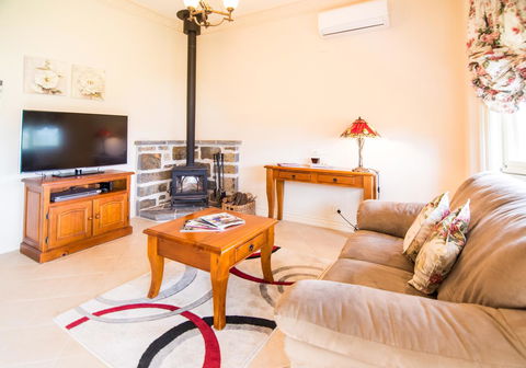 Barossa Vineyard Cottages - Renee 34