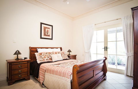 Barossa Vineyard Cottages - Renee 32