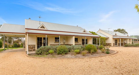 Barossa Vineyard Cottages - Renee 24