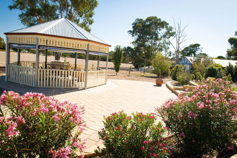 Barossa Vineyard Cottages - Renee 4