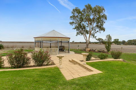 Barossa Vineyard Cottages - Renee 25