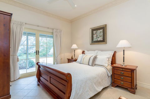 Barossa Vineyard Cottages - Renee 12