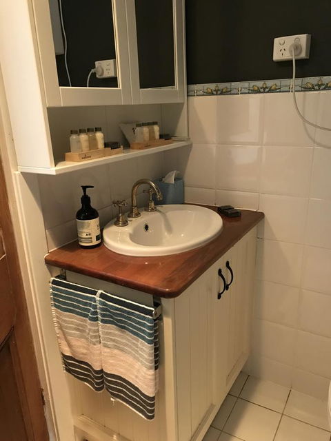 Kit Kat Cottage - Heritage Accommodation Burra - Internet Find 28