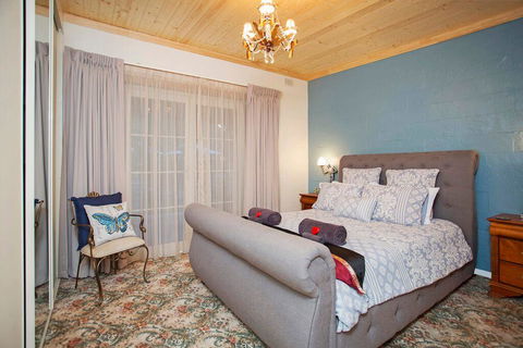 Hahndorf House B&B - Petrol Stations 17
