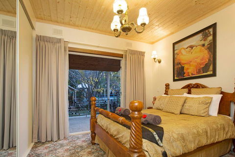 Hahndorf House B&B - Petrol Stations 18