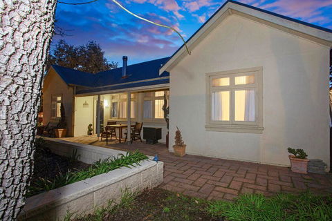 Hahndorf House B&B - Petrol Stations 32