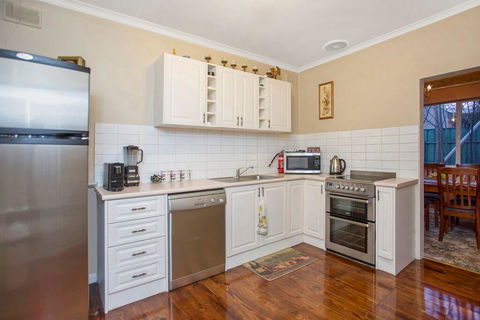 Hahndorf House B&B - Petrol Stations 22