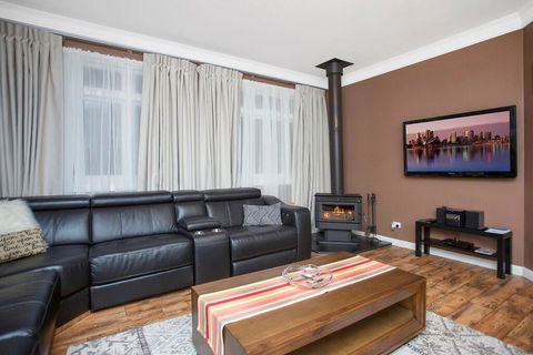 Hahndorf House B&B - Petrol Stations 28