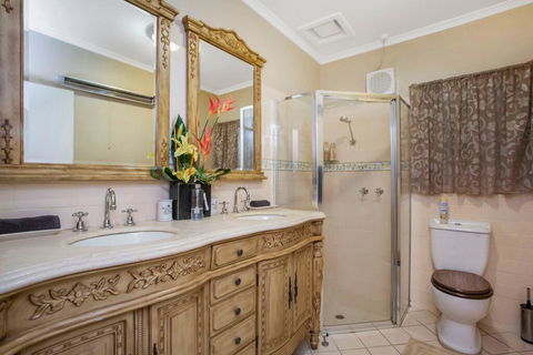 Hahndorf House B&B - Petrol Stations 21