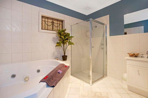 Hahndorf House B&B - Petrol Stations 20