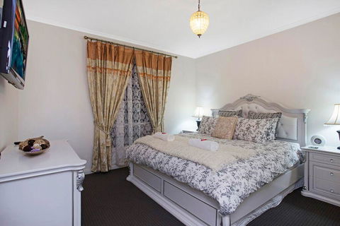 Hahndorf House B&B - Petrol Stations 3