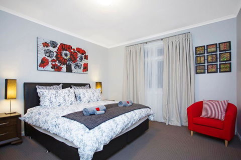 Hahndorf House B&B - Petrol Stations 24