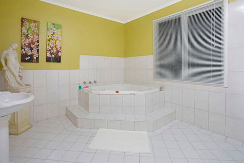 Hahndorf House B&B - Petrol Stations 5