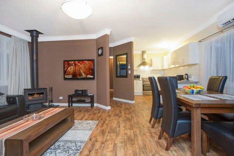 Hahndorf House B&B - Petrol Stations 27