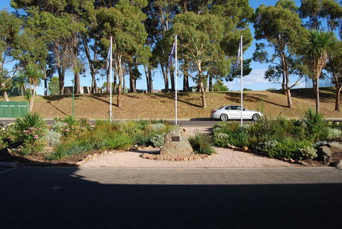 Novotel Barossa Valley Resort - Petrol Stations 7