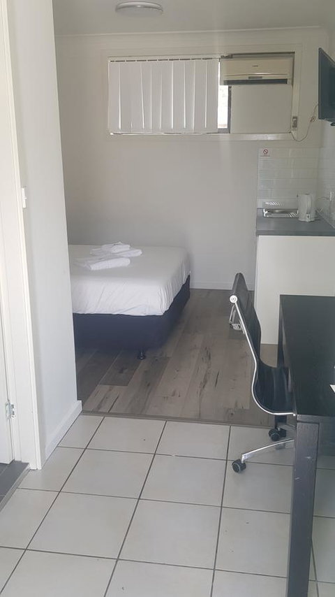 Appin Village Motel - Swimm 35