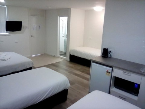 Appin Village Motel - Swimm 25