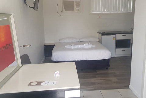 Appin Village Motel - Swimm 13