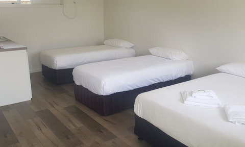 Appin Village Motel - Swimm 19