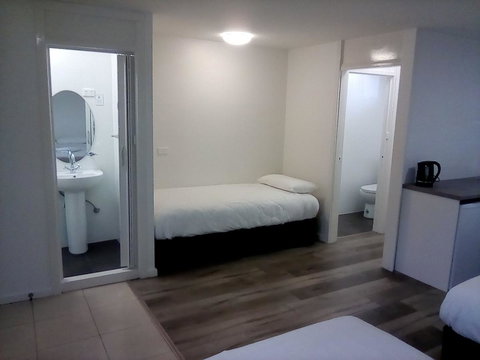 Appin Village Motel - Swimm 15