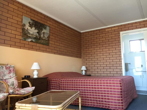 Deniliquin Motel - Renee 8