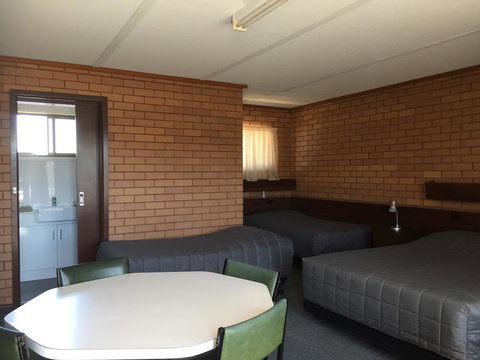 Deniliquin Motel - Renee 13