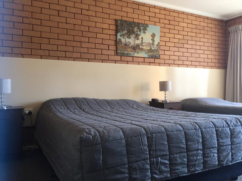 Deniliquin Motel - Renee 11