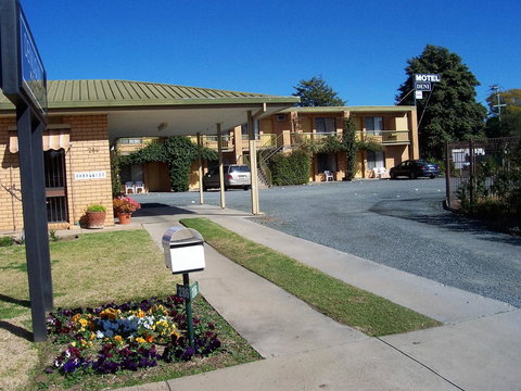 Deniliquin Motel - Renee 20