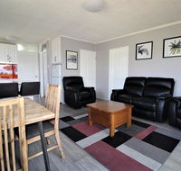 Beachfront 3 25 Willow Street - Renee
