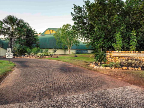 Mercure Kakadu Crocodile - Petrol Stations 40