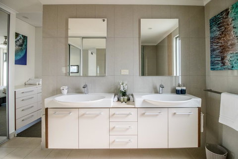 ZEN BY THE WATER - Esplanade Darwin Retreat - Renee 12