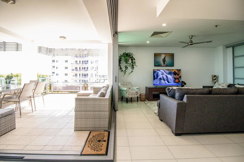 ZEN BY THE WATER - Esplanade Darwin Retreat - Renee 40