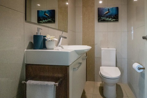 ZEN BY THE WATER - Esplanade Darwin Retreat - Renee 36