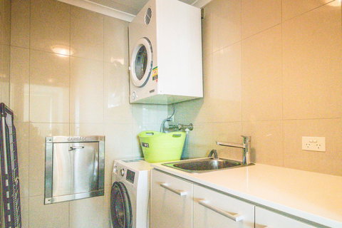 ZEN BY THE WATER - Esplanade Darwin Retreat - Renee 30