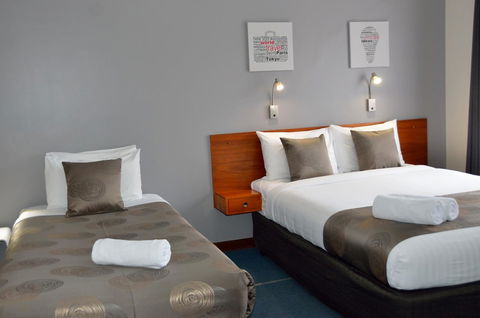 105 On The Park - Renee 11