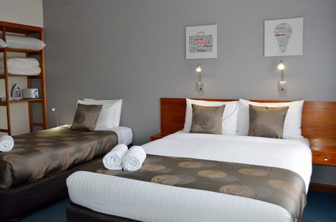 105 On The Park - Renee 7