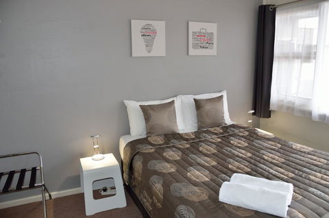 105 On The Park - Renee 6