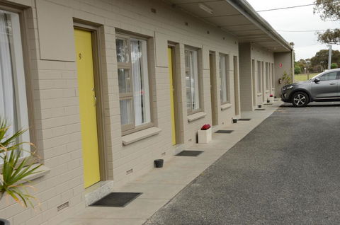 105 On The Park - Renee 5