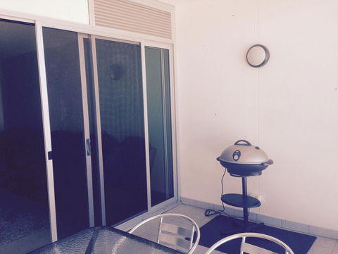 Breakwater Apartment - Petrol Stations 11