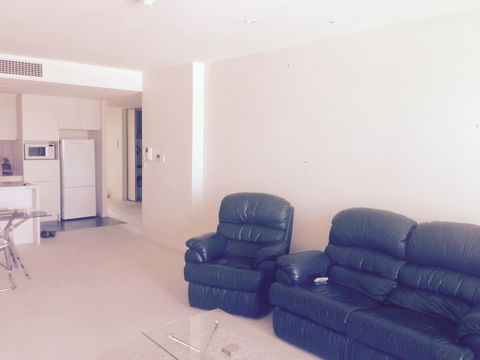 Breakwater Apartment - Petrol Stations 12