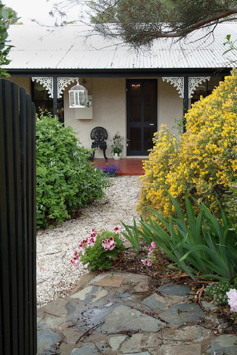 Jasmine's Barossa Valley Cottage - Petrol Stations 17