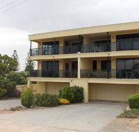 The Lighthouse - Beachfront Accommodation - Internet Find